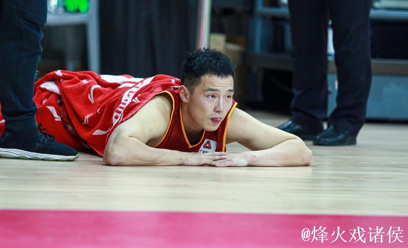 王奕博在体测中跟腱受伤 预计伤停一个月 王奕博在体测中跟腱受伤 预计伤停一个月